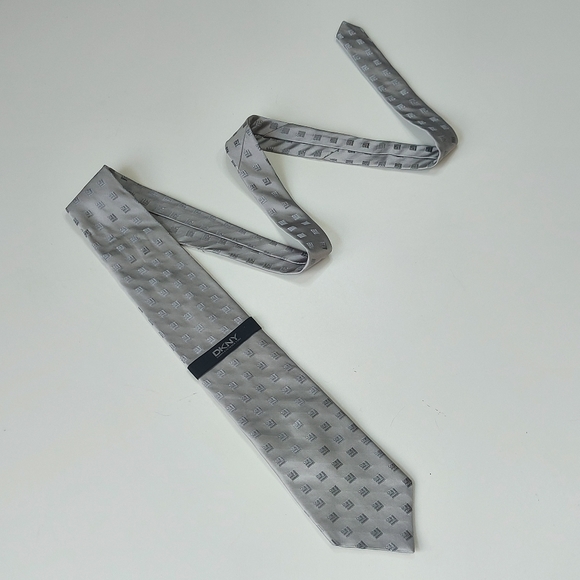 DKNY Tie NWT Originally (39.50 USD) - Picture 3 of 8